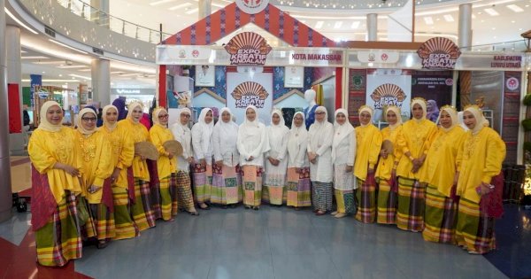 Parade Wastra, Dekranasda Makassar Angkat Keelokan Baju Bodo di Expo Kreatif Andalan 2025