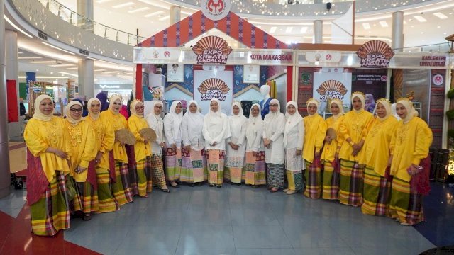 Parade Wastra, Dekranasda Makassar Angkat Keelokan Baju Bodo di Expo Kreatif Andalan 2025