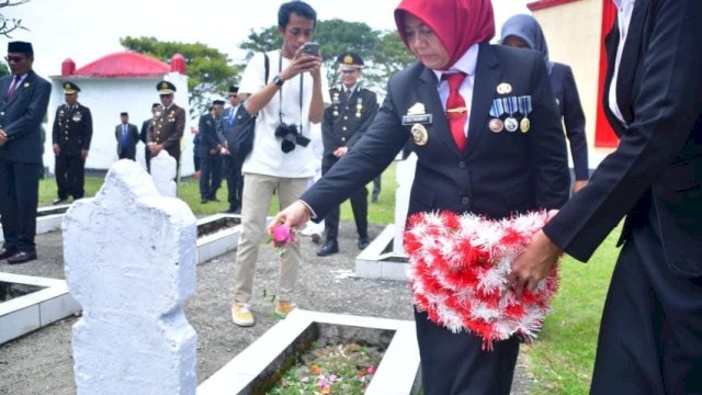 Pemkab Sinjai Gelar Ziarah Nasional di TMP Mangottong Peringati Hari Pahlawan 2025