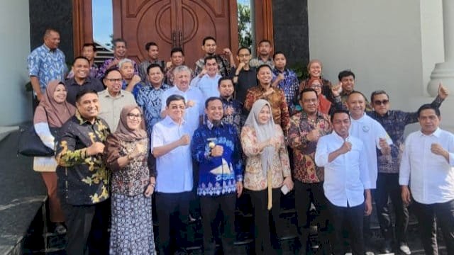 Bupati Pinrang, H. A. Irwan Hamid, S.Sos saat bertemu dengan Menteri Pertanian Republik Indonesia, Dr. Ir. H. Andi Amran Sulaiman, M.P. di Jakarta.