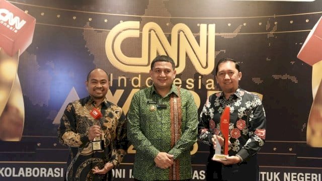 Wali Kota Makassar, Munafri Arifuddin hadir langsung menerima penghargaan di Grand Ballroom The Ritz-Carlton, Mega Kuningan, Jakarta.