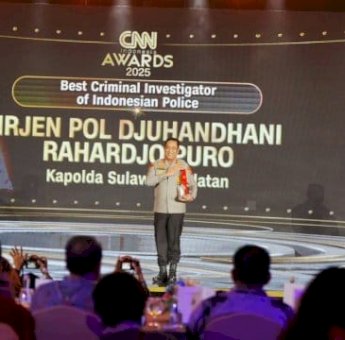 Kapolda Sulsel Raih Penghargaan dari CNN Indonesia