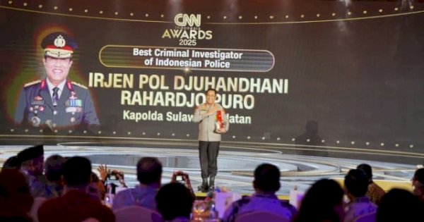 Kapolda Sulsel Raih Penghargaan dari CNN Indonesia