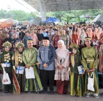Pemkot Gelar Isbat Nikah Massal, 33 Pasangan Kini Sah di Mata Negara di HUT Makassar ke-418