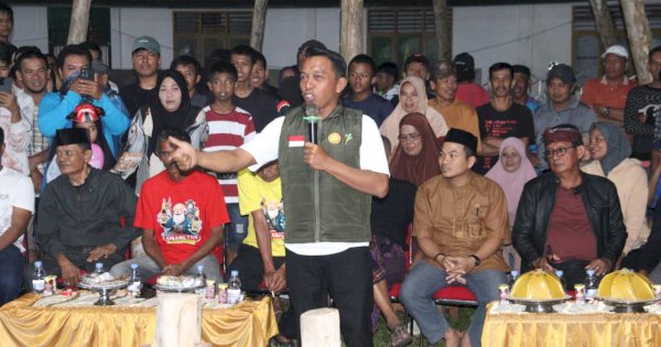 Bupati Syaharuddin Menyatu dengan Warga di Pesta Adat Mappadendang Kulo