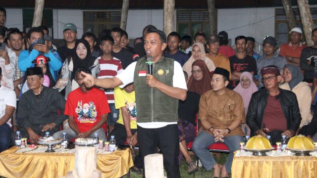 Bupati Sidrap, Syaharuddin Alrif, menghadiri acara Mappadendang atau pesta adat di Saoraja.