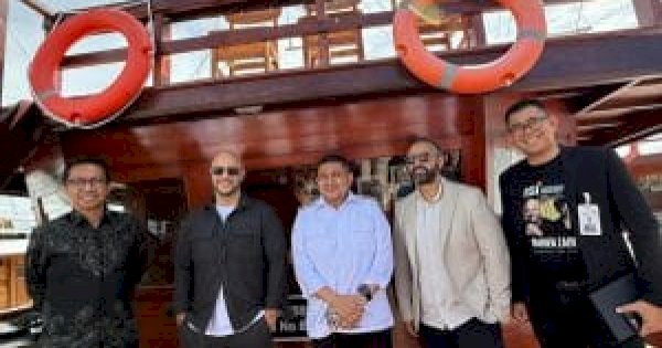 Maher Zain Nikmati Ikan segar serta Keindahan Laut Makassar dengan Wali Kota Makassar