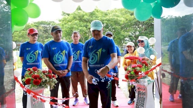 Bupati Pinrang, H. A. Irwan Hamid, Bupati Irwan, meresmikan Lab Kesehatan.