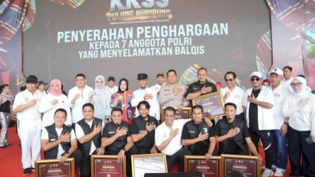 Wali Kota Makassar Munafri Arifuddin bersama Wakil Wali Kota Makassar Aliyah Mustika Ilham, ikut jalan sehat dalam rangka Hut ke-49 KKSS.