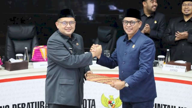 Ketua DPRD Makassar, Supratman, bersama Wali Kota Makassar, Munafri Arifuddin.