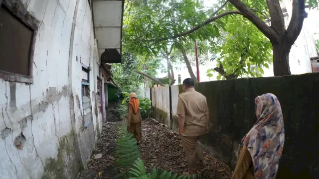 Empat Dekade Berlalu, Munafri Kembali Menjejak SD Cek Fasilitas Tempat Ia Bersekolah