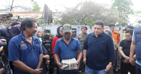 Wali Kota Munafri Bawa Langsung Bantuan ke Lokasi Kebakaran Tallo & Temui Warga