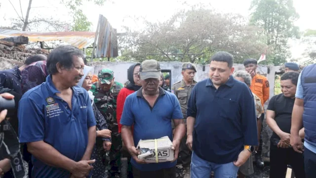 Wali Kota Munafri Bawa Langsung Bantuan ke Lokasi Kebakaran Tallo & Temui Warga