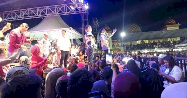 Membludak! Penonton Tumpah Ruah di Konser Andi Syaqirah di Sidrap