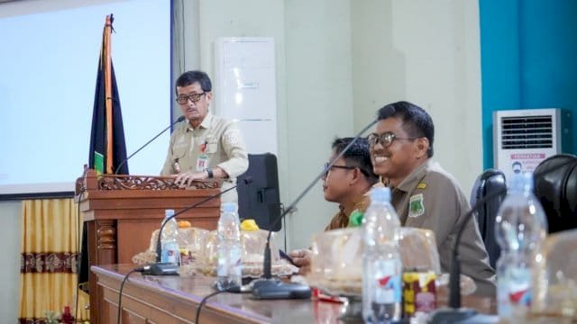 Sekretaris Daerah Kabupaten Pinrang, A. Calo Kerrang, saat membuka kegiatan Sosialisasi bagi ASN yang Akan Memasuki Batas Usia Pensiun yang digelar PT Taspen (Persero).
