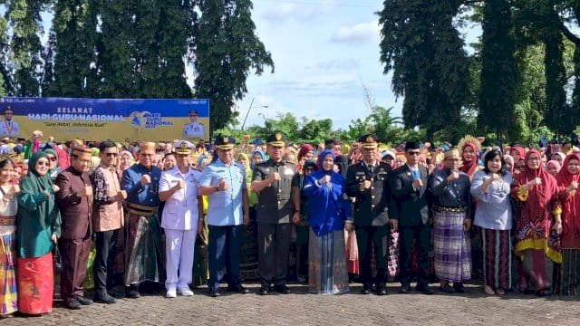 Wakil Gubernur Sulawesi Selatan, Fatmawati Rusdi, saat memimpin upacara peringatan Hari Guru Nasional (HGN) 2025.