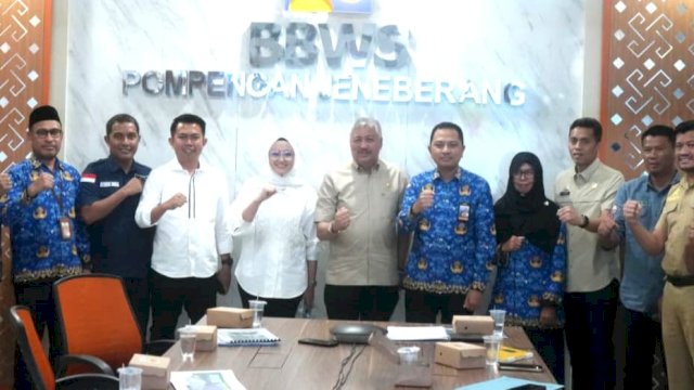 Bupati Pinrang, H. A. Irwan Hamid, S.Sos., saat melakukan kunjungan koordinasi dengan Balai Besar Wilayah Sungai (BBWS) Pompengan&ndash;Jeneberang.