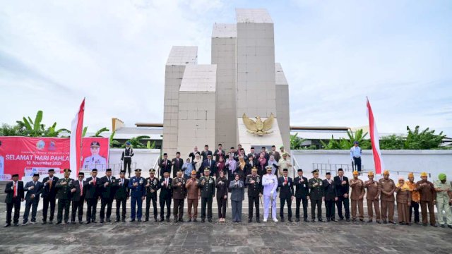 Wakil Gubernur Sulawesi Selatan, Fatmawati Rusdi, memimpin Upacara dan Ziarah Nasional dalam rangka peringatan Hari Pahlawan ke-80.