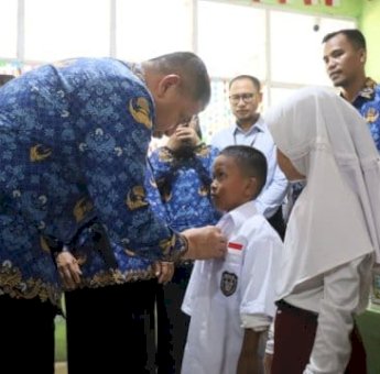 Seragam, Tas, hingga Tumbler Dibagikan Gratis: Pemkot Makassar Perkuat Layanan Pendidikan