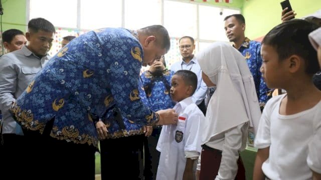 Seragam, Tas, hingga Tumbler Dibagikan Gratis: Pemkot Makassar Perkuat Layanan Pendidikan