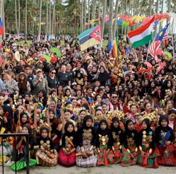 1.000 Penari Muda Guncang Lowita! Budaya Pinrang Mendunia di Festival Internasional