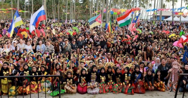 1.000 Penari Muda Guncang Lowita! Budaya Pinrang Mendunia di Festival Internasional