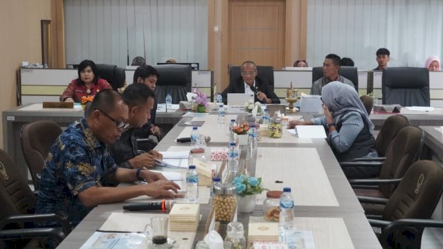 Komisi D DPRD Sulsel, melaksanakan rapat kerja bersama Dinas SDACKTR Sulsel.