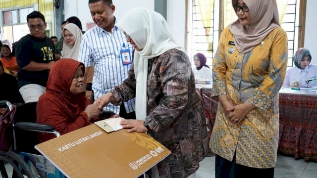 Program Kartu Lansia Terus Bergulir, Wabup Puspaswati Kunjungi Kecamatan Mangkutana