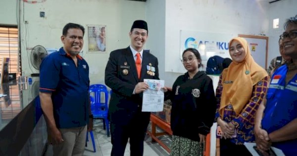 Pantau Penyerahan BLT Kesra, Bupati Pangkep Yusran Pastikan Bantuan Tepat Sasaran