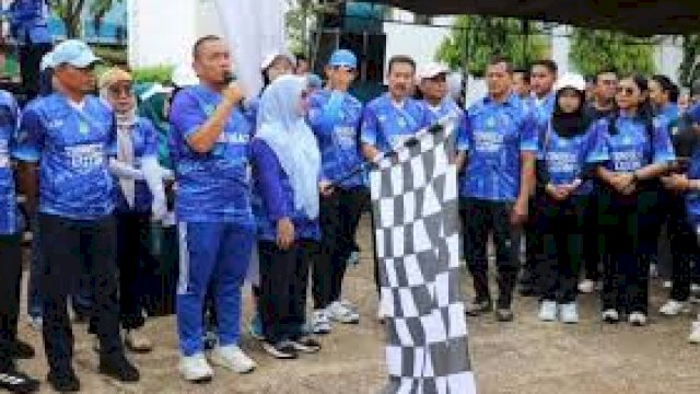 Perayaan HKN ke-61 di Lutim Meriah: Jalan Sehat, Penyerahan Penghargaan, dan Bantuan Ambulans