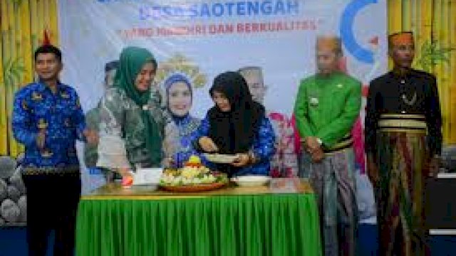 Bupati Sinjai Hadiri Peringatan Hari Jadi Desa Saotengah ke-63 di Tellulimpoe&lrm;