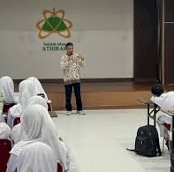 SMP Islam Athirah Gelar English Camp 2025, Dorong Siswa Berani Berbahasa Inggris