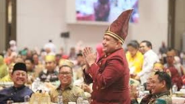 Wali Kota Makassar, Munafri Arifuddin, bersama Wakil Wali Kota Makassar, Aliyah Mustika Ilham, kompak menghadiri Mukernas KKSS.