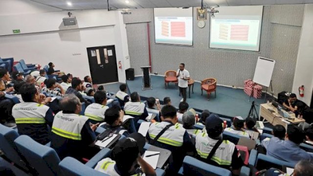 Kalla Transport & Logistics menggelar kegiatan Safety & Defensive Driving Training.