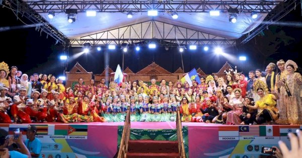Kuliner Bugis Jadi Jembatan Diplomasi Budaya di Festival Folklore Pinrang, Sri Widiati Ajak Delegasi Dunia Cicipi