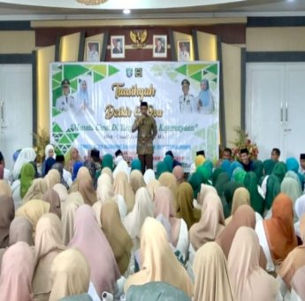 Pembinaan Spiritual, Pemkab Pangkep &ndash; BKMT Gelar Tausiah