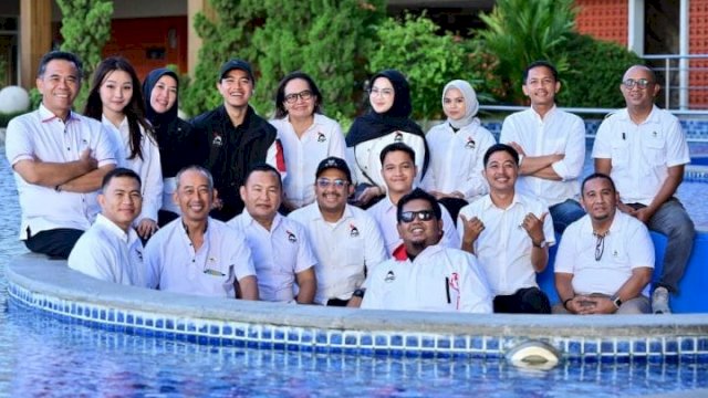 Ketua Umum Partai Solidaritas Indonesia (PSI), Kaesang Pangarep, bersama Ketua Harian PSI, Ahmad Ali, menyempatkan singgah di Makassar untuk bersilaturahmi.