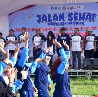 PGRI Sinjai Gelar Jalan Santai Peringati Hari Guru