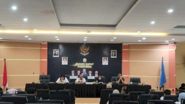 RDP Komisi E DPRD Sulsel terkait kasus pemecatan tidak hormat yang dialami dua guru SMA di Kabupaten Luwu Utara.