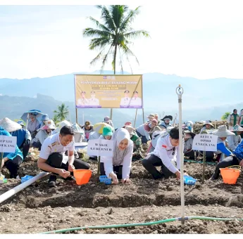 Wagub Sulsel Fatmawati Rusdi Luncurkan GENTING dan Gerakan Makan Telur di Enrekang