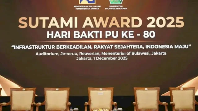 Wakil Bupati Pinrang, Sudirman Bungi, S.I.P., M.Si., yang hadir menerima penghargaan.