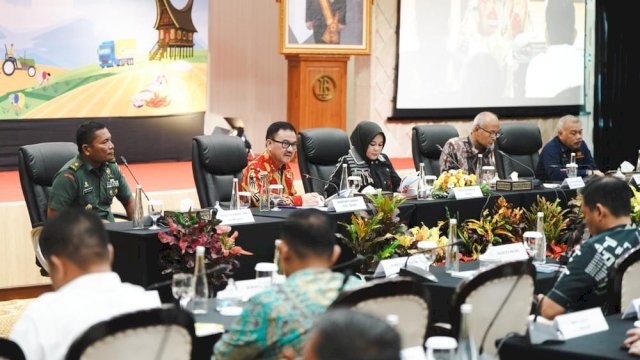 Rapat High-Level Meeting (HLM) TPID dan TP2DD Sulsel yang dilaksanakan di Baruga Bank Indonesia (BI).