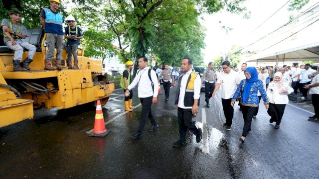 Gubernur Sulawesi Selatan, Andi Sudirman Sulaiman, groundbreaking Penanganan Preservasi Jalan Paket 1 melalui skema Multi Years Contract (MYC) Tahun Anggaran 2025-2027.