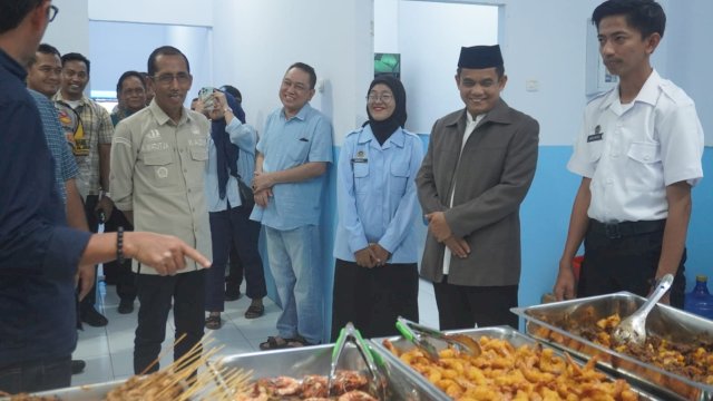 Wakil Bupati Pinrang, Sudirman Bungi, S.IP., M.Si, meresmikan pengoperasian SPPG Watang Sawitto.