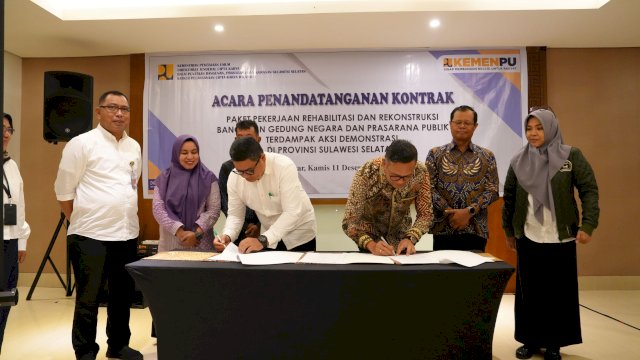 penandatanganan kontrak antara Direktorat Jenderal Cipta Karya Kementerian Pekerjaan Umum (PU) bersama PT Hutama Karya.