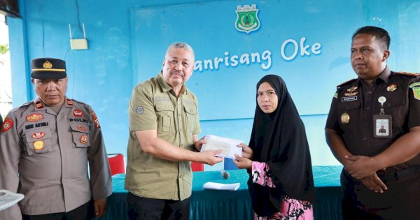 Pemkab Pinrang Hadir di Tengah Musibah, Bupati Irwan Salurkan Bantuan Tunai bagi Warga Terdampak