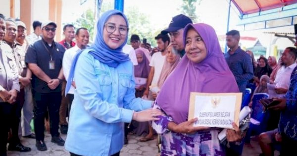 Andi Irma Dampingi Gubernur Sulsel Salurkan Bantuan untuk Korban Puting Beliung di Pinrang