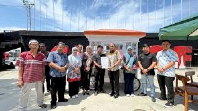 Tampilan gerobak-gerobak baru yang lebih rapi dan seragam di Pantai Losari.