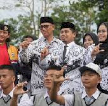 Tasming Hamid Apresiasi Pengabdian Guru Parepare pada Peringatan HUT PGRI ke-80