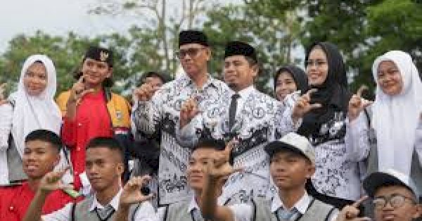 Tasming Hamid Apresiasi Pengabdian Guru Parepare pada Peringatan HUT PGRI ke-80